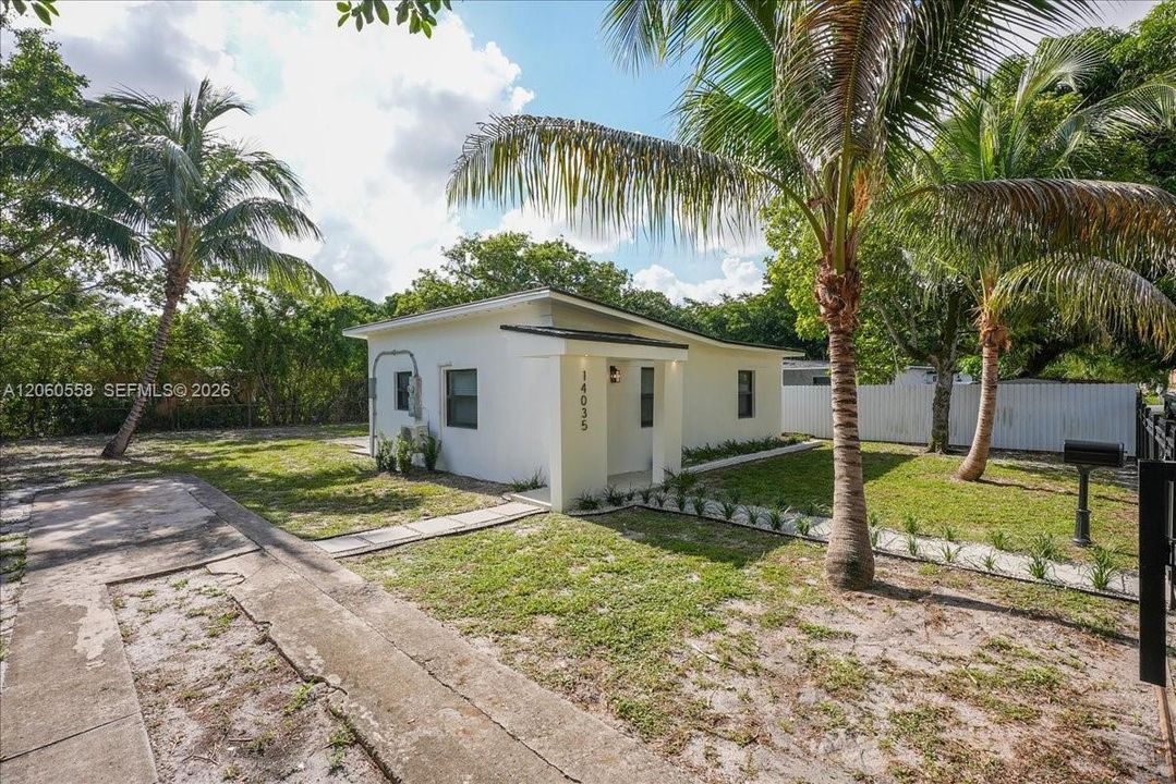 For Sale: $465,000 (2 beds, 1 baths, 750 Square Feet)