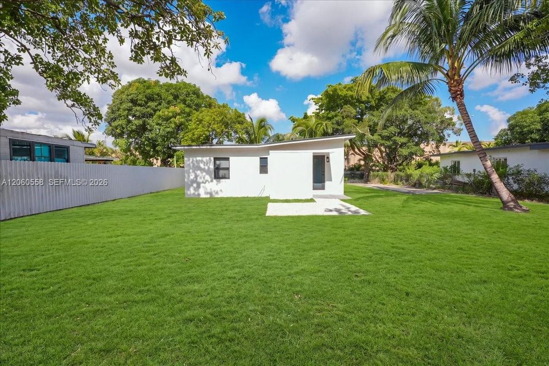For Sale: $465,000 (2 beds, 1 baths, 750 Square Feet)