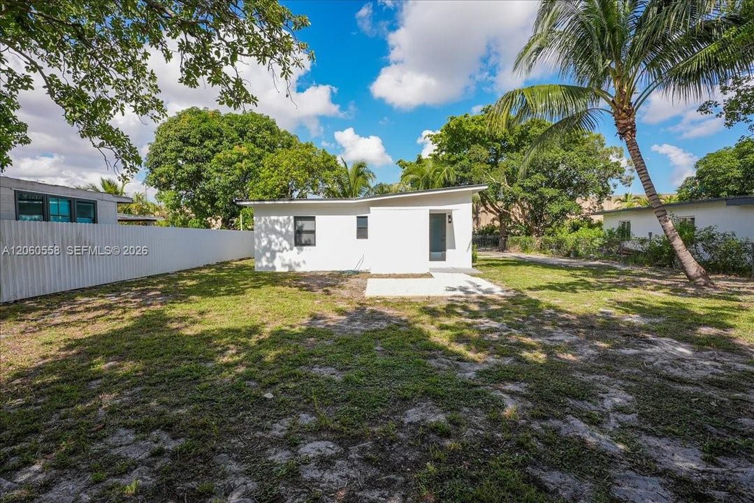 For Sale: $465,000 (2 beds, 1 baths, 750 Square Feet)