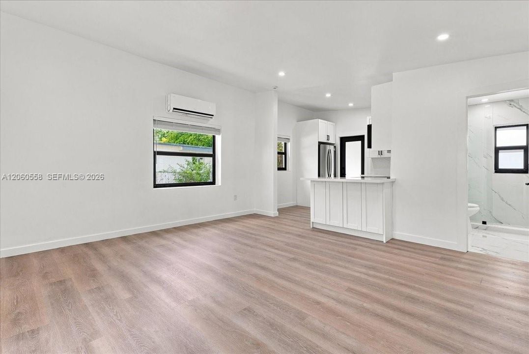 For Sale: $465,000 (2 beds, 1 baths, 750 Square Feet)