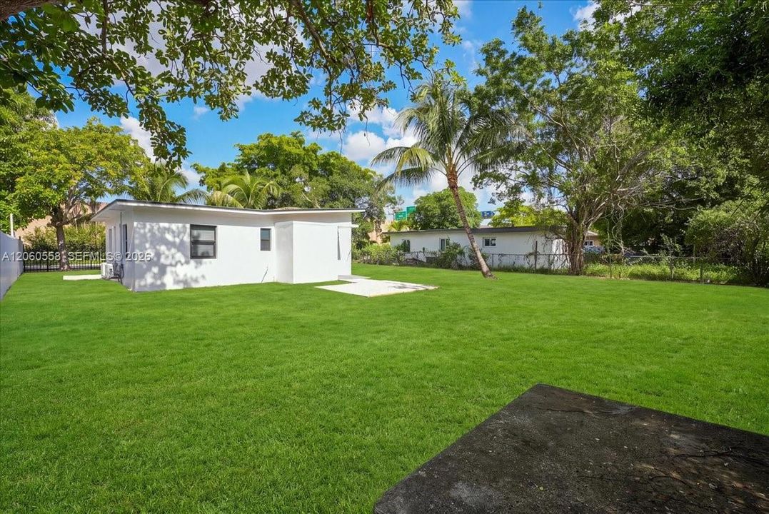 For Sale: $465,000 (2 beds, 1 baths, 750 Square Feet)