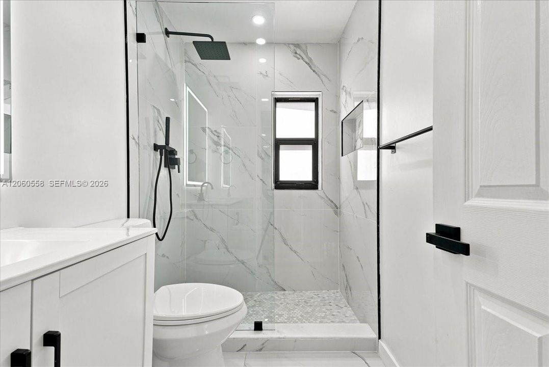 For Sale: $465,000 (2 beds, 1 baths, 750 Square Feet)