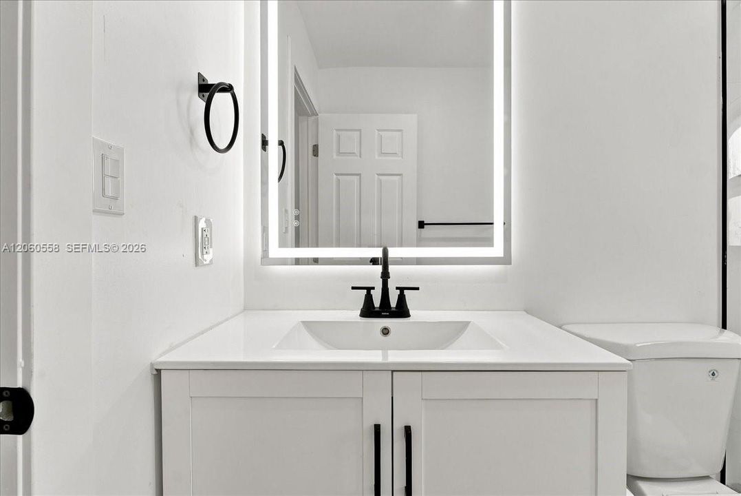 For Sale: $465,000 (2 beds, 1 baths, 750 Square Feet)
