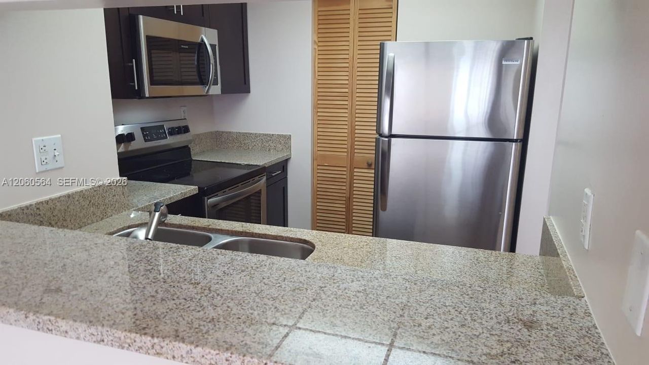 В аренду: $2,200 (1 спален, 1 ванн, 593 Квадратных фут)