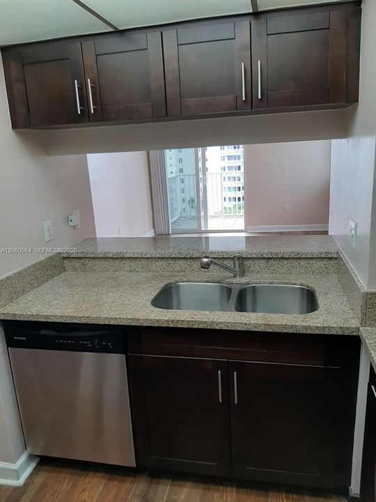 В аренду: $2,200 (1 спален, 1 ванн, 593 Квадратных фут)