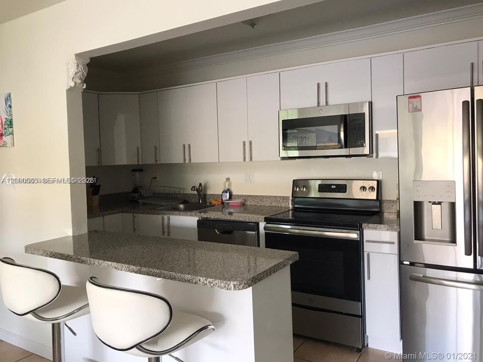 В аренду: $2,400 (2 спален, 2 ванн, 1060 Квадратных фут)