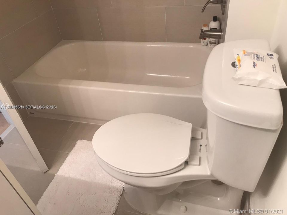 В аренду: $2,400 (2 спален, 2 ванн, 1060 Квадратных фут)