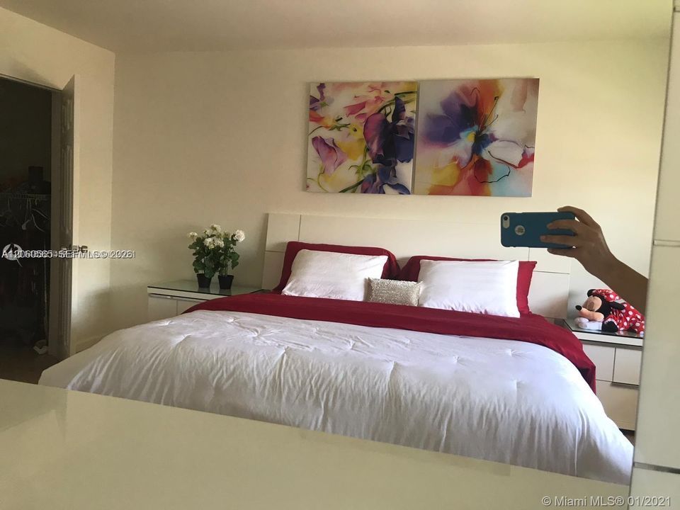 В аренду: $2,400 (2 спален, 2 ванн, 1060 Квадратных фут)