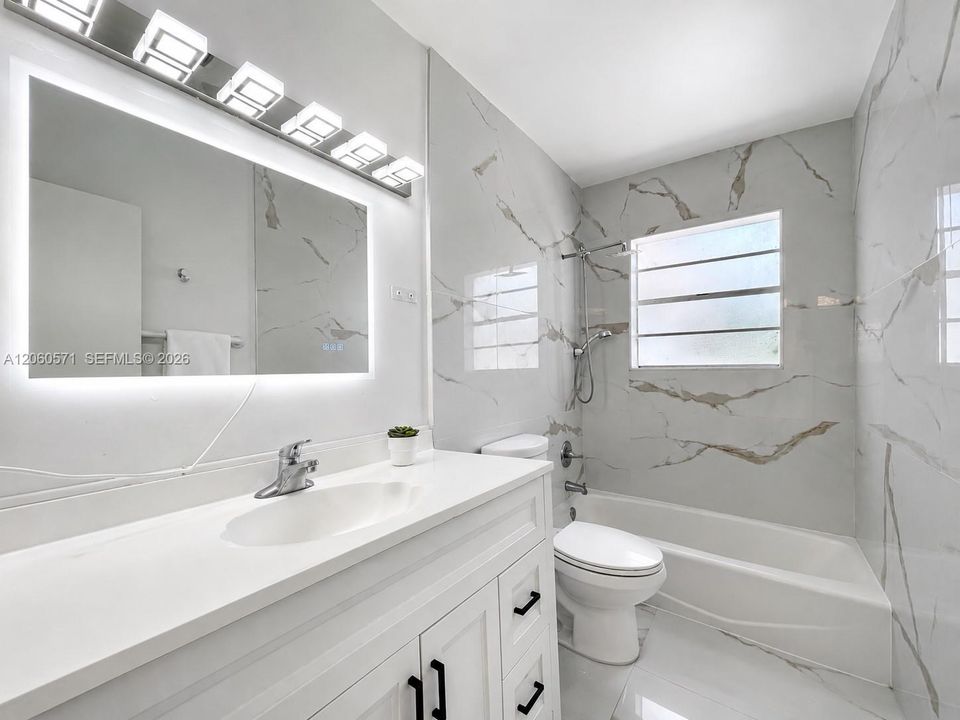 En Venta: $765,000 (6 camas, 3 baños, 2243 Pies cuadrados)