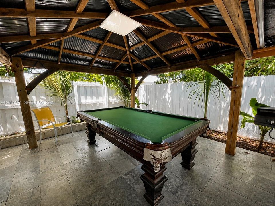 En Venta: $765,000 (6 camas, 3 baños, 2243 Pies cuadrados)