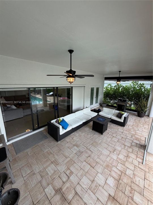 En Venta: $395,000 (3 camas, 2 baños, 0 Pies cuadrados)