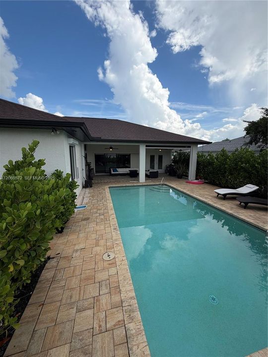 En Venta: $395,000 (3 camas, 2 baños, 0 Pies cuadrados)