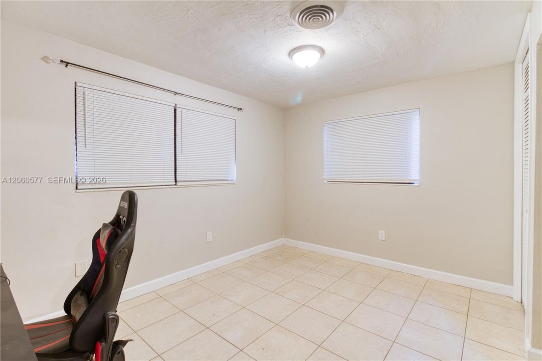 For Rent: $3,800 (4 beds, 2 baths, 1431 Square Feet)