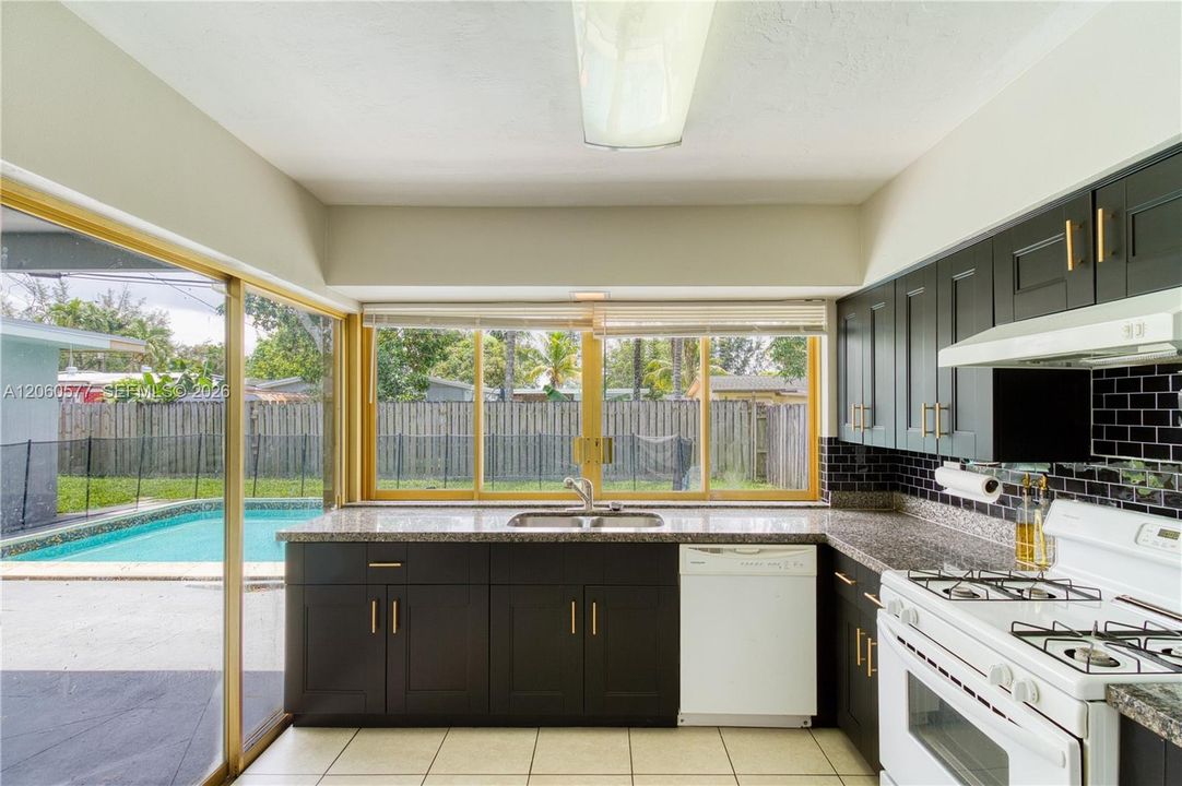For Rent: $3,800 (4 beds, 2 baths, 1431 Square Feet)