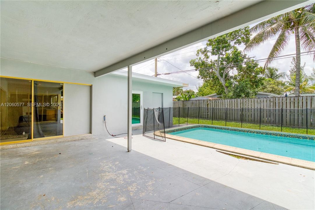 For Rent: $3,800 (4 beds, 2 baths, 1431 Square Feet)