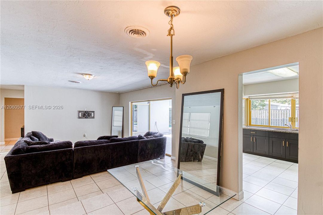 For Rent: $3,800 (4 beds, 2 baths, 1431 Square Feet)