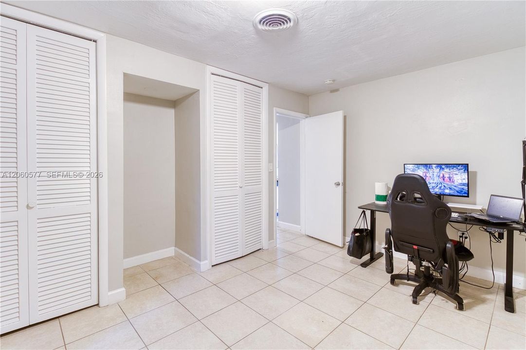 For Rent: $3,800 (4 beds, 2 baths, 1431 Square Feet)