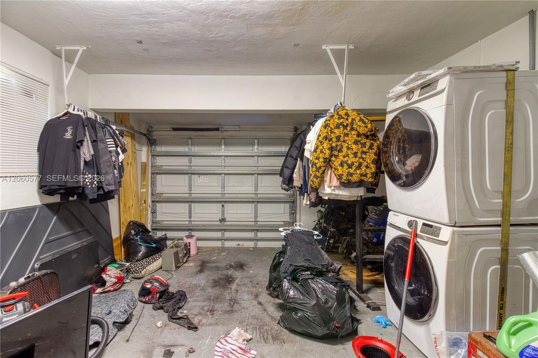 For Rent: $3,800 (4 beds, 2 baths, 1431 Square Feet)