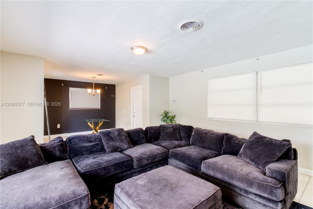 For Rent: $3,800 (4 beds, 2 baths, 1431 Square Feet)