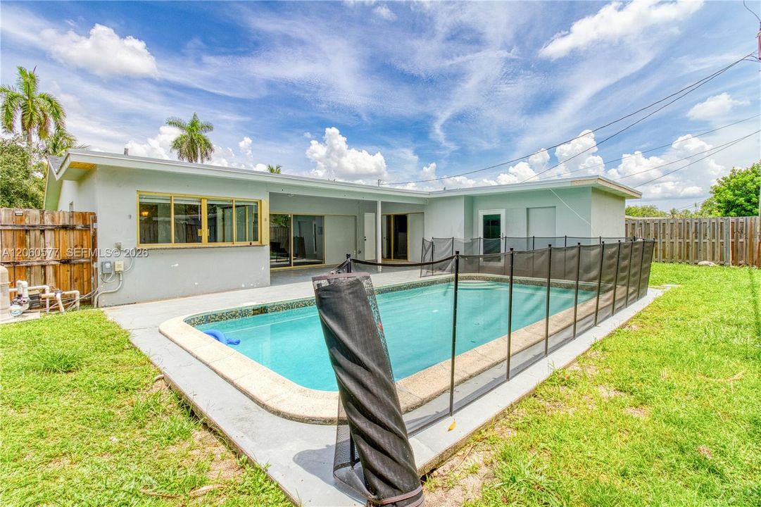 For Rent: $3,800 (4 beds, 2 baths, 1431 Square Feet)