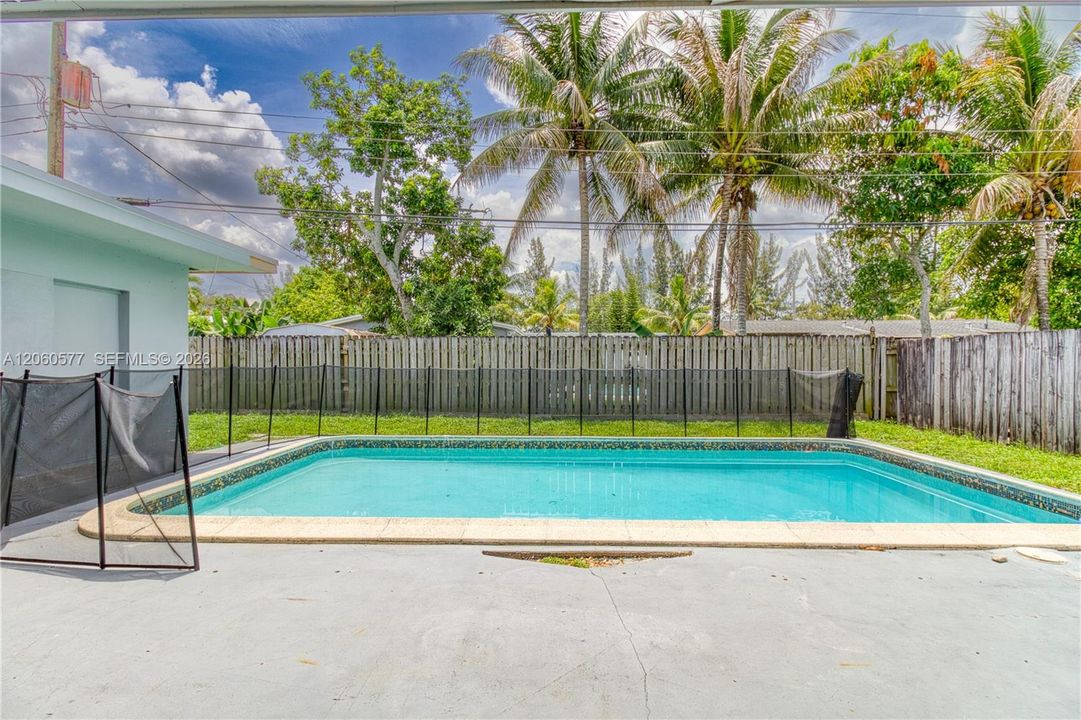 For Rent: $3,800 (4 beds, 2 baths, 1431 Square Feet)
