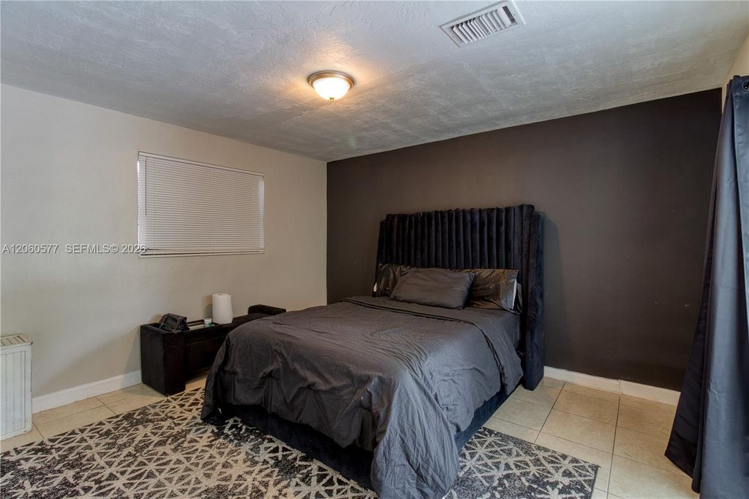 For Rent: $3,800 (4 beds, 2 baths, 1431 Square Feet)
