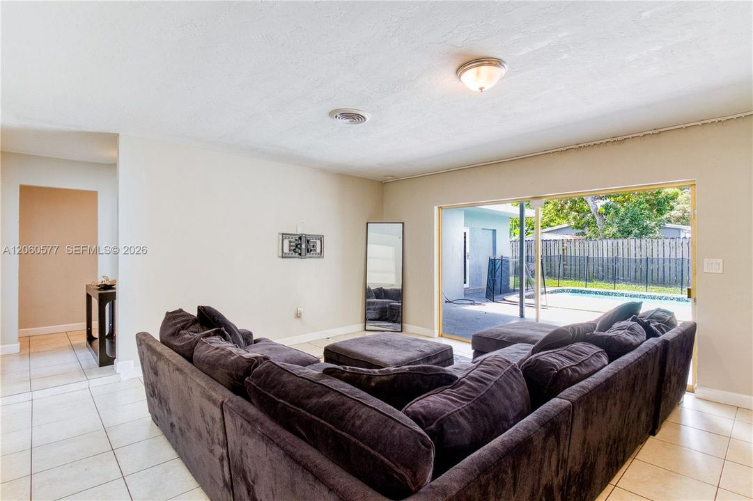 For Rent: $3,800 (4 beds, 2 baths, 1431 Square Feet)