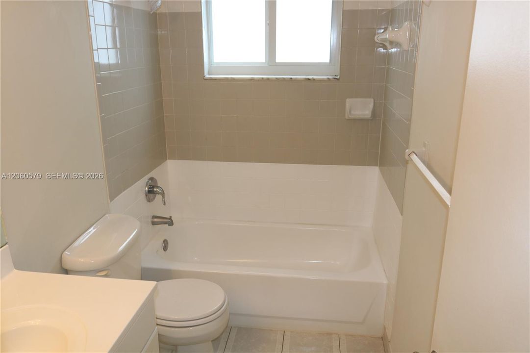 В аренду: $2,200 (2 спален, 2 ванн, 912 Квадратных фут)