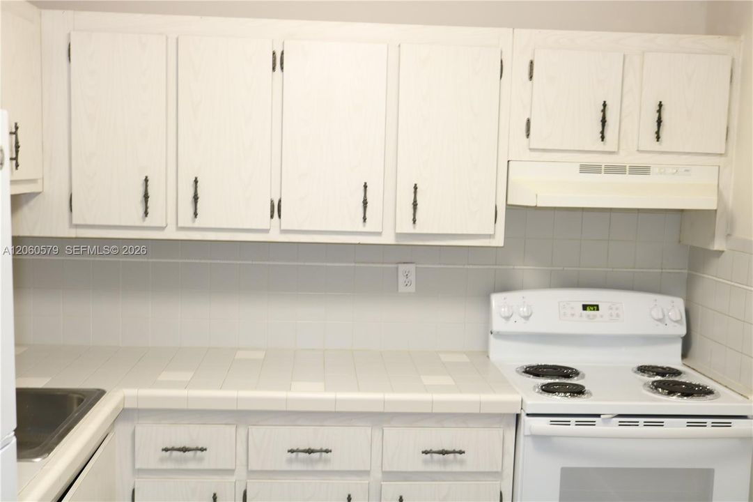 В аренду: $2,200 (2 спален, 2 ванн, 912 Квадратных фут)