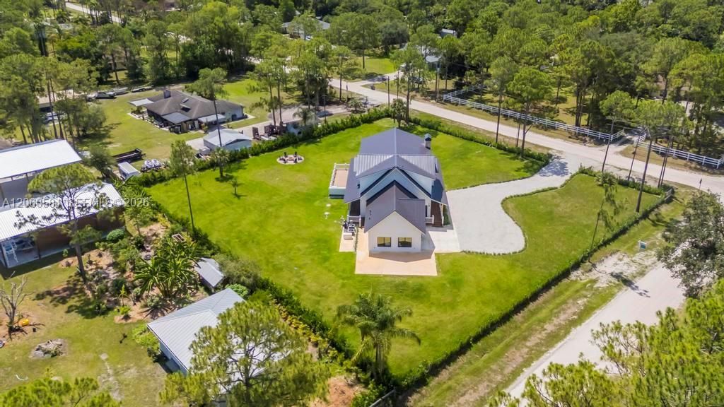 For Sale: $2,650,000 (4 beds, 4 baths, 3600 Square Feet)