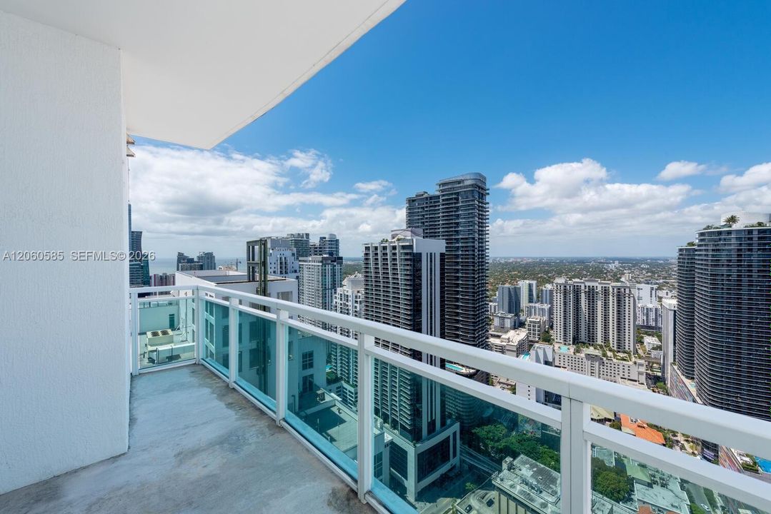 For Rent: $3,400 (1 beds, 1 baths, 774 Square Feet)