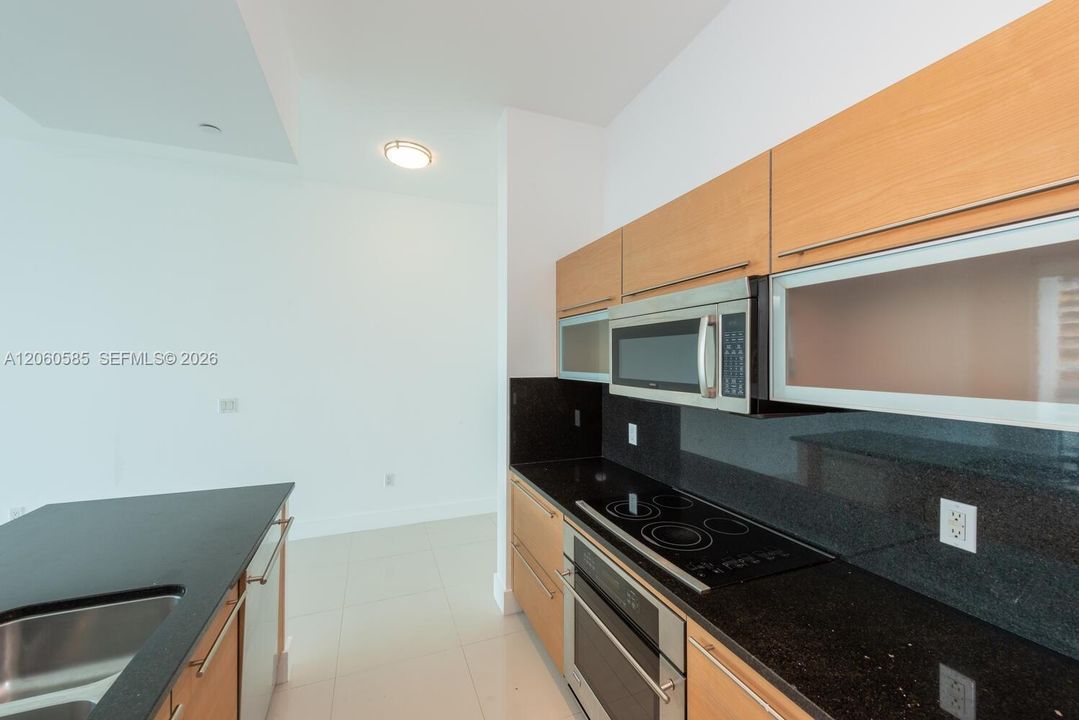 For Rent: $3,400 (1 beds, 1 baths, 774 Square Feet)