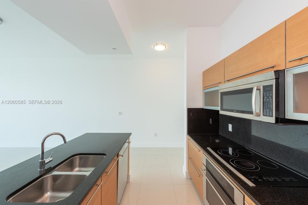 For Rent: $3,400 (1 beds, 1 baths, 774 Square Feet)