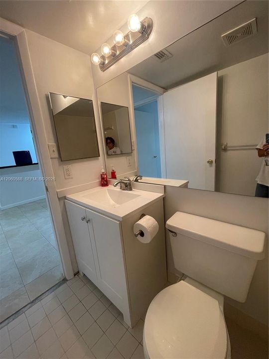 На продажу: $235,000 (2 спален, 2 ванн, 1060 Квадратных фут)