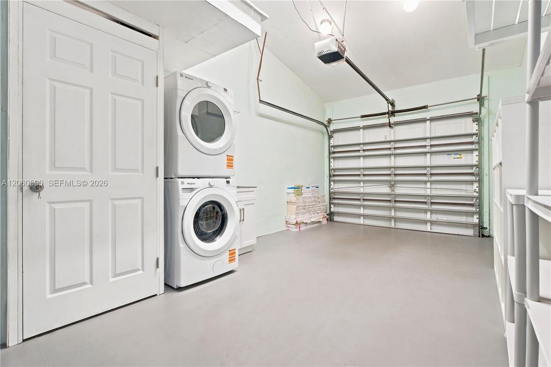 В аренду: $13,000 (3 спален, 3 ванн, 1819 Квадратных фут)