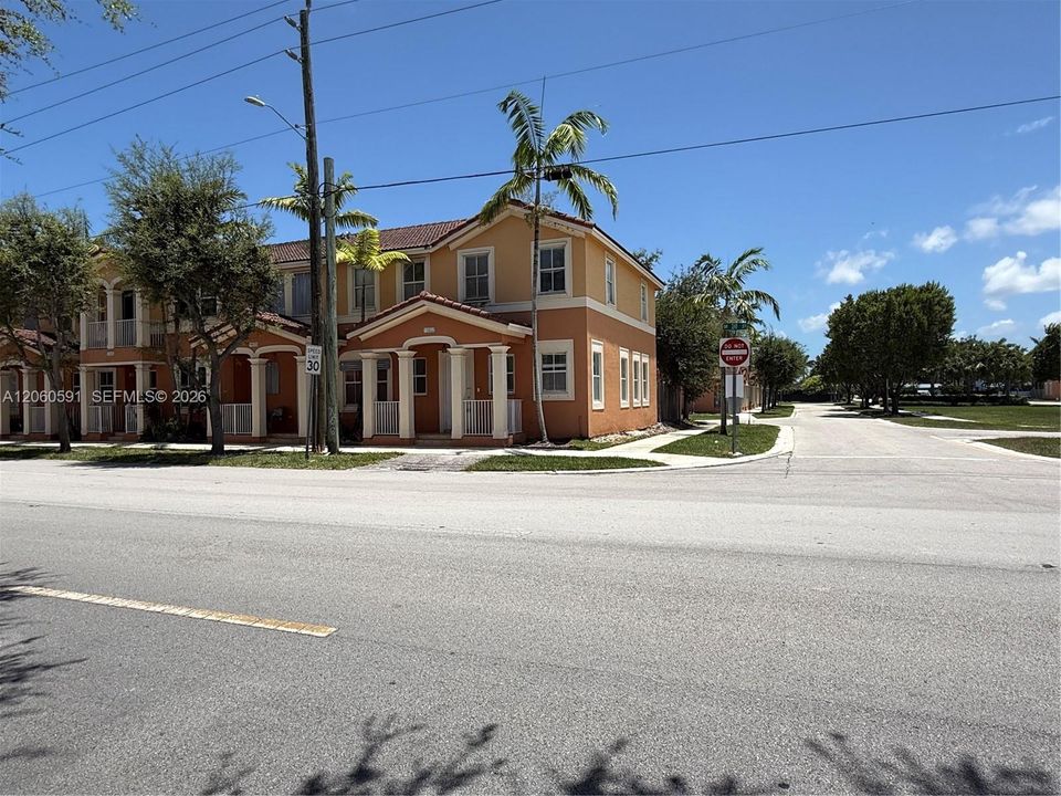 For Sale: $399,000 (4 beds, 3 baths, 1661 Square Feet)