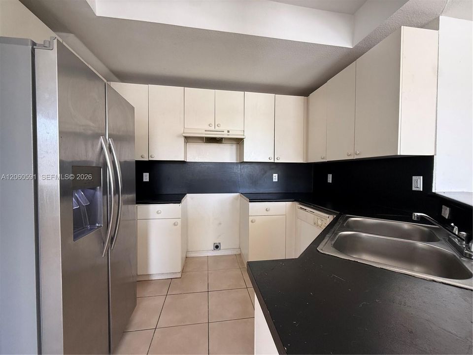 For Sale: $399,000 (4 beds, 3 baths, 1661 Square Feet)