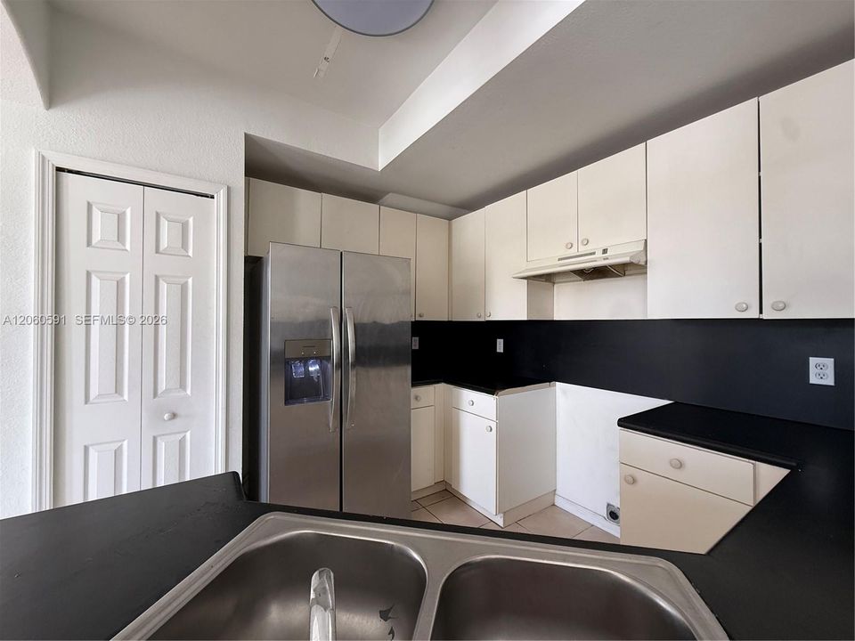 For Sale: $399,000 (4 beds, 3 baths, 1661 Square Feet)