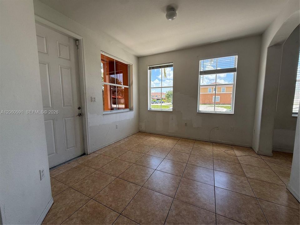 For Sale: $399,000 (4 beds, 3 baths, 1661 Square Feet)