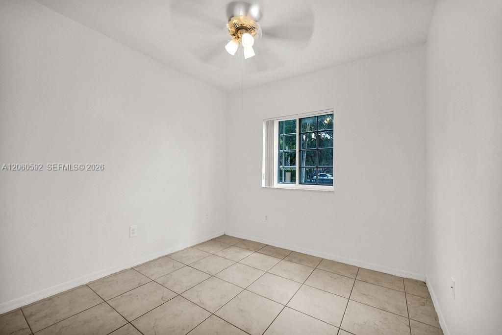 For Rent: $2,600 (3 beds, 2 baths, 992 Square Feet)