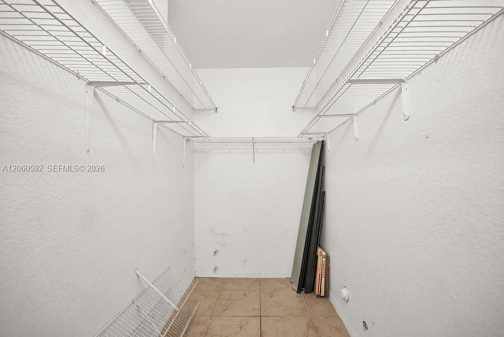 For Rent: $2,600 (3 beds, 2 baths, 992 Square Feet)