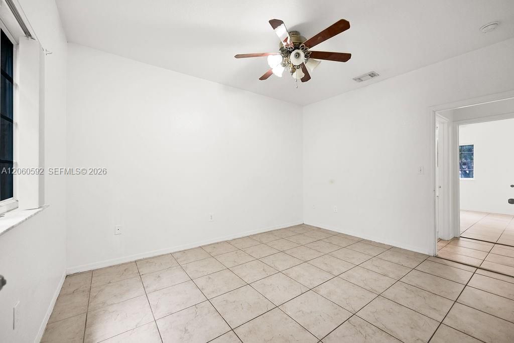 For Rent: $2,600 (3 beds, 2 baths, 992 Square Feet)
