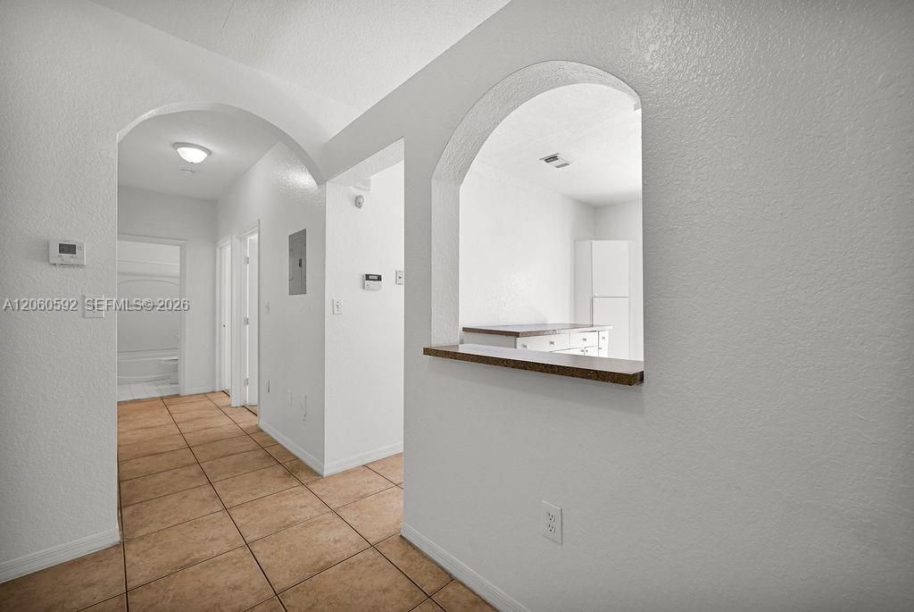 For Rent: $2,600 (3 beds, 2 baths, 992 Square Feet)