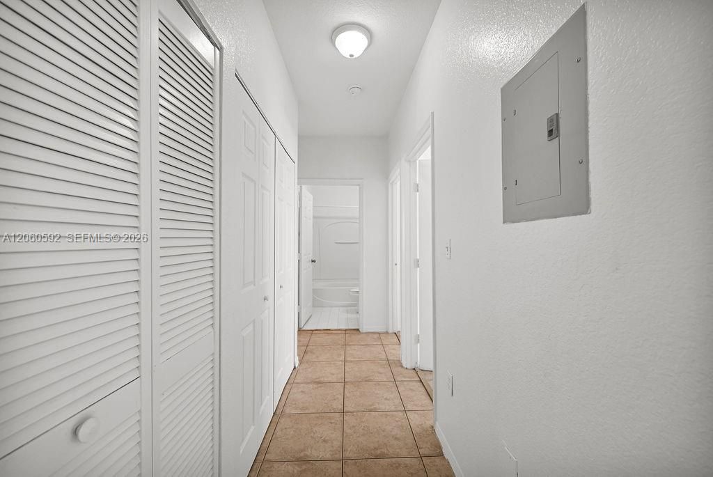 For Rent: $2,600 (3 beds, 2 baths, 992 Square Feet)
