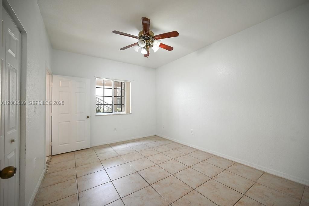 For Rent: $2,600 (3 beds, 2 baths, 992 Square Feet)