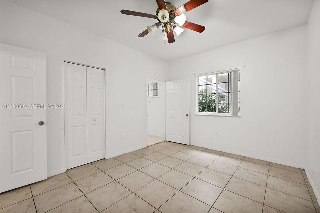 For Rent: $2,600 (3 beds, 2 baths, 992 Square Feet)