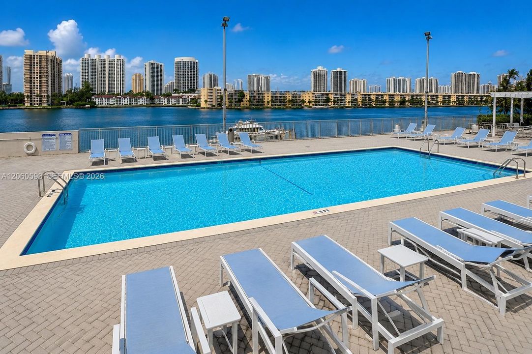 На продажу: $287,700 (2 спален, 2 ванн, 1251 Квадратных фут)