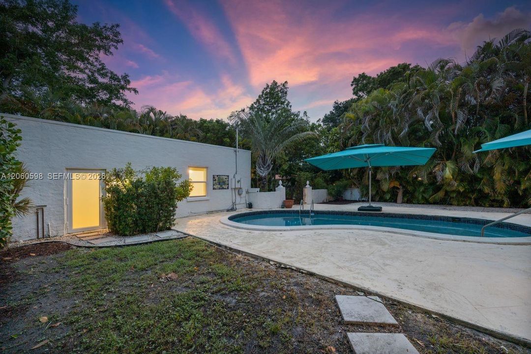 For Sale: $3,200,000 (4 beds, 2 baths, 2436 Square Feet)