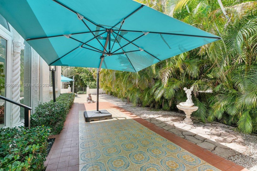 For Sale: $3,200,000 (4 beds, 2 baths, 2436 Square Feet)