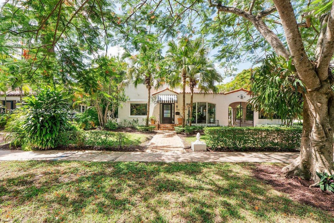 For Sale: $3,200,000 (4 beds, 2 baths, 2436 Square Feet)
